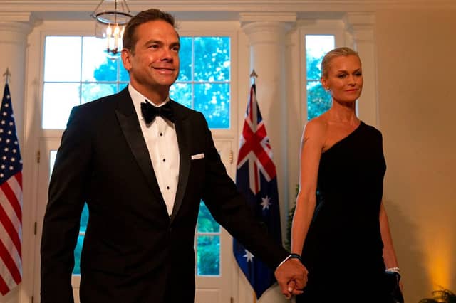 Fox Corporation Chief Executive Officer and Co-Chairman of News Corp Lachlan Murdoch (L) and his wife Sarah arrive in the Booksellers area of the White House to attend an Official Visit with a State Dinner honoring Australian Prime Minister Scott Morrison, in Washington, DC, on September 20, 2019. (Photo by Alastair Pike / AFP) (Photo credit should read ALASTAIR PIKE/AFP via Getty Images)