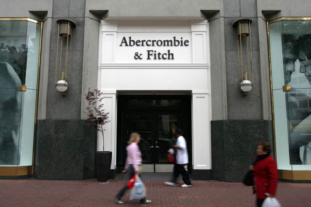 People walk by an Abercrombie and Fitch clothing store May 10, 2007 in San Francisco, (Photo by Justin Sullivan/Getty Images)