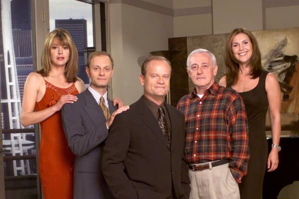 Cast Members Of Nbc Television Comedy Series "Frasier" Pictured: (L-R) Jane Leeves As Daphne Moon, David Hyde Pierce As Dr. Niles Crane, Kelsey Grammer As Dr. Frasier Crane, John Mahoney As Martin Crane, And Peri Gilpin As Roz Doyle. (Photo By Getty Images)