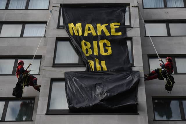 Greenpeace activists scaled the building to unfurl a huge banner (Photo: Chris J Ratcliffe / Greenpeace)
