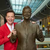 Stephen Mulhern with the lifesize statue of himself in Westfield Shopping Centre in Stratford, London, to mark the new Butlin's uniform - October 18, 2023
