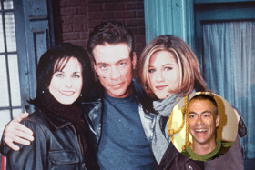 [L-R] Courtney Cox, Jean-Claude Van Damme and Jennifer Anniston on-set during the filming of Friends in 1996 (Credit: Gettys)