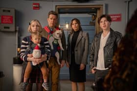 Family Switch cast: (L to R) Emma Myers as CC, Lincoln Alex Sykes and Theodore Brian Sykes as Baby Miles, Ed Helms as Bill, Jennifer Garner as Jess and Brady Noon as Wyatt (Photo: Elizabeth Morris/Netflix)