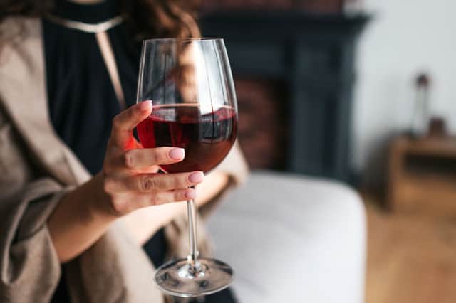 What it’s really like to completely stop drinking alcohol (Canva)