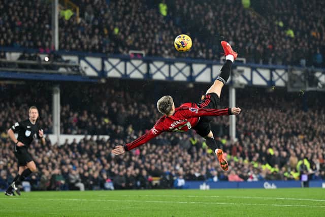 Alejandro Garnacho of Manchester United scores the team's first goal the Premier League match between Everton FC and Manchester United at Goodison Park on November 26, 2023 in Liverpool, England. (Photo by Shaun Botterill/Getty Images)
