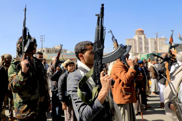 Houthi fighters brandish their weapons during a march in the Houthi-controlled capital Sanaa (Photo: MOHAMMED HUWAIS/AFP via Getty Images)