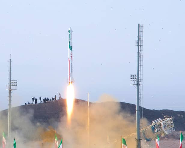 A picture obtained on December 14, 2013 from Iran's ISNA news agency allegedly shows the launch of the Pajohesh (research) rocket containing a live space monkey named Fargam (Auspicious) at an undisclosed location in Iran. Iran said that it had safely returned a monkey to Earth after blasting it into space in the second such launch this year in its controversial ballistic programme. AFP PHOTO / ISNA NEWS AGENCY / STR 