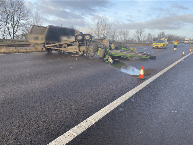 A trailer which spilled hydraulic liquid across the road closed the M61 in Lancashire - but the road is now reopened. (Credit: National Highways)