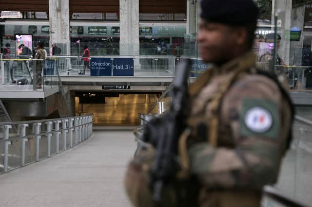 A French soldier of the Sentinelle security operation stands guard in a hall after a knife attack at Paris's Gare de Lyon railway station (Photo: THOMAS SAMSON/AFP via Getty Images)