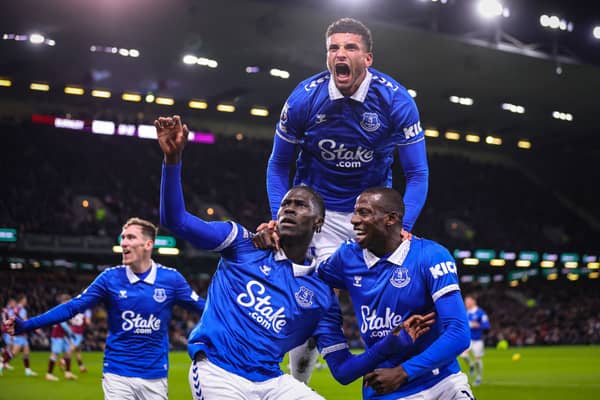 Everton celebrate Amadou Onana's goal vs Burnley