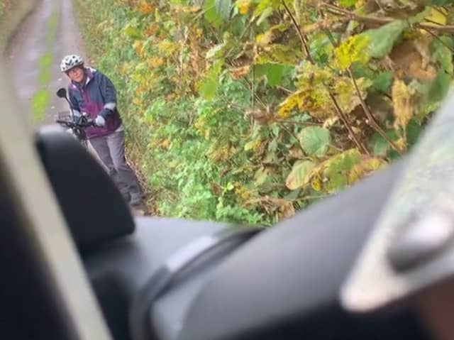 Lorry driver and cyclist argue on Hampshire country lane. Picture: SWNS
