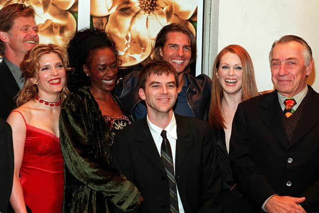 The cast of the film "Magnolia" pose at the film's premiere in Los Angeles 08 December 1999. (From L-R:) actor William H. Macy, actress Melora Walters, actress April Grace, writer/director Paul Thomas Anderson, actor Tom Cruise(rear), actress Julianne Moore, and actor Philip Baker Hall. The film is directed by Paul Thomas Anderson and also stars Julianne Moore.   (AFP PHOTO Lucy NICHOLSON)