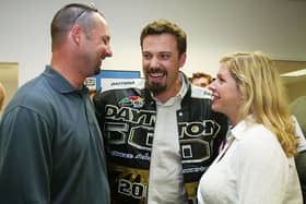 Stacy Wakefield dies months after Baseball husband star Tim Wakefield passed away   Actor Ben Affleck (C) with pitcher Tim Wakefield of the Boston Red Sox and wife Stacy prior to the Daytona 500 on February 15, 2004 at Daytona International Speedway in Daytona Beach, Florida.  (Photo by Jamie Squire/Getty Images) 