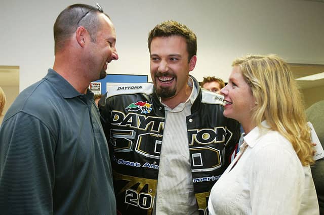 Stacy Wakefield dies months after Baseball husband star Tim Wakefield passed away Actor Ben Affleck (C) with pitcher Tim Wakefield of the Boston Red Sox and wife Stacy prior to the Daytona 500 on February 15, 2004 at Daytona International Speedway in Daytona Beach, Florida. (Photo by Jamie Squire/Getty Images)