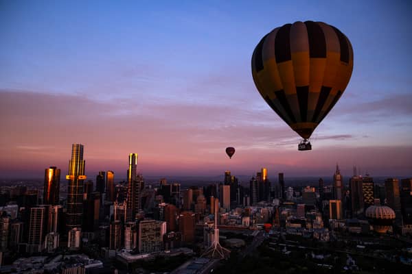Police confirmed that a man fell from a hot air balloon to his death during a ride over Australian city Melbourne. (Credit: Getty Images)