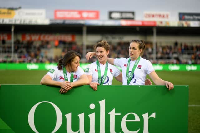 Katy Daley-McLean (L) and Emily Scarratt (R) with former England captain Sarah Hunter