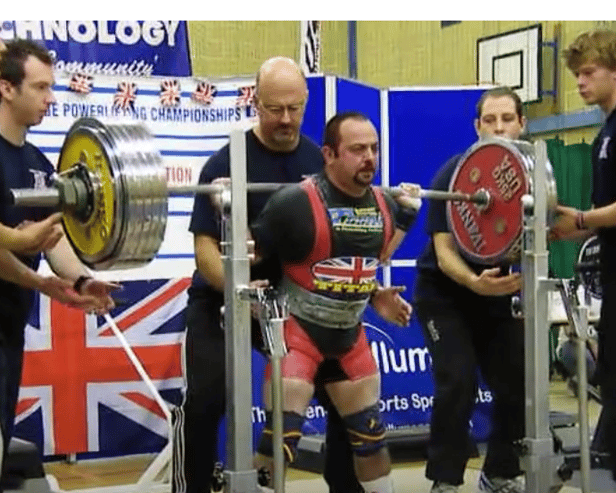 Former junior and masters world powerlifting champion Phil Richard has died at the age of 52.