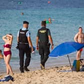 A French gendarme (L) and a Spanish civil guard patrol together along the beach in the Magaluf holiday resort in 2022 (Photo: JAIME REINA/AFP via Getty Images)