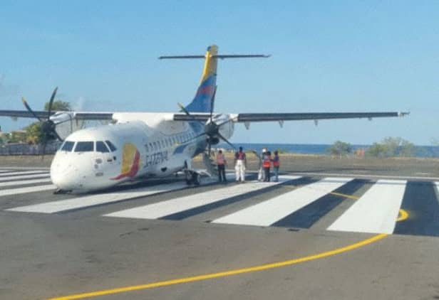 The nose gear of a Satena Airlines plane collapsed as the flight full of passengers prepared to take off from an airport in Colombia. (Photo: The Aviation Herald)