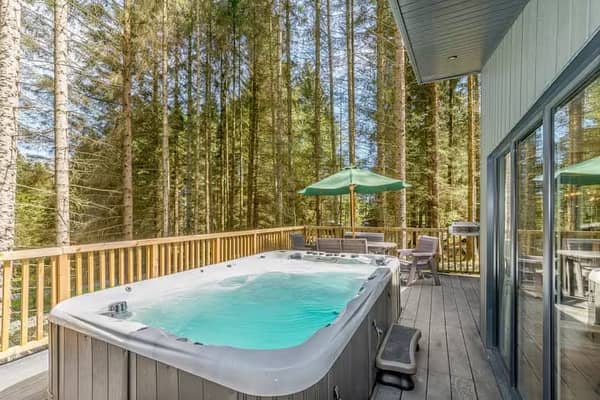 Last-minute holidays for the May half term are still available to book - including lodges with hot tubs and holiday park stays. (Photo: Hoseasons)