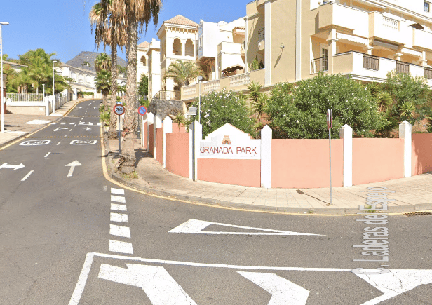 A six-year-old British girl was rescued after nearly drowning in a Granada Park hotel pool in Tenerife