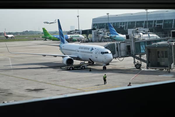 An airline ground staff member fell off an Airbus plane after two colleagues removed the stairs as he was about to step out. (Photo: AFP via Getty Images)