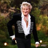 Sir Rod Stewart, who takes to the stage in Glastonbury's legend slot on Sunday afternoon, has told Brits to "give Farage a chance" as he backed Reform UK. 