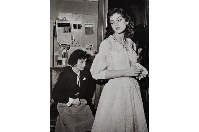 Coco Chanel and Vera Valdez in a photograph by Willy Rizzo, 1954. Brazil's first top model, Vera Barreto Leite Valdez, died on Jan. 14, 2026, at the age of 89. Note: Private photo. (CEN)