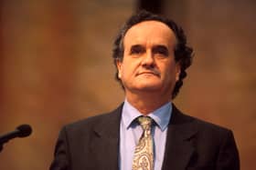 BBC New correspondent Sir Mark Tully, who was known as the 'Voice of India', has died aged 90.