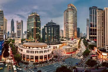 HKRI Taikoo Hui has curated a distinctive mix of retail offerings, featuring numerous national debut stores, flagship stores, and concept stores.