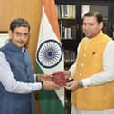 Sundeep Bhutoria, handing over a copy of Gitanjali to West Bengal Governor, Shri R N Ravi