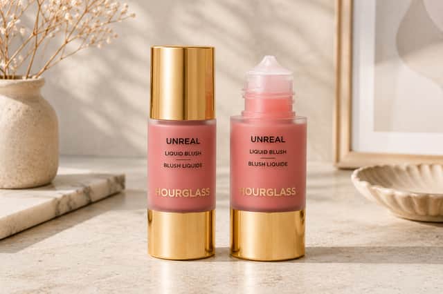 The Hourglass Unreal Liquid Blush blends seamlessly into the skin, delivering a buildable wash of colour with a fresh, radiant finish.
