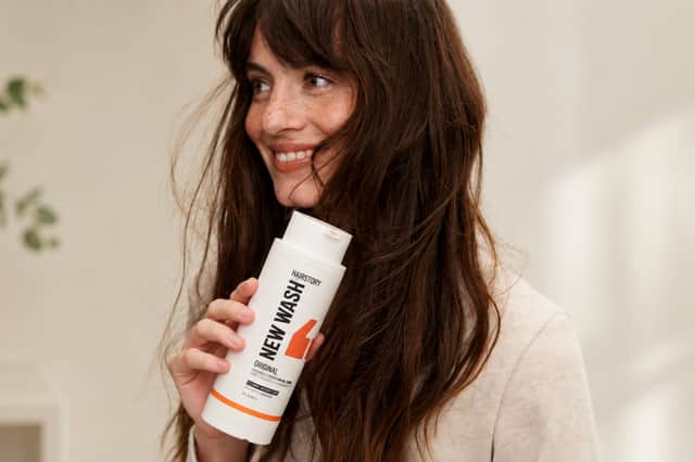Hairstory New Wash Original offers a shampoo-free approach to cleansing and conditioning hair in one step.