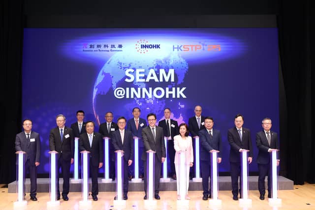 Officiating guests at the Launch Ceremony included Professor Sun Dong, Secretary for Innovation, Technology and Industry