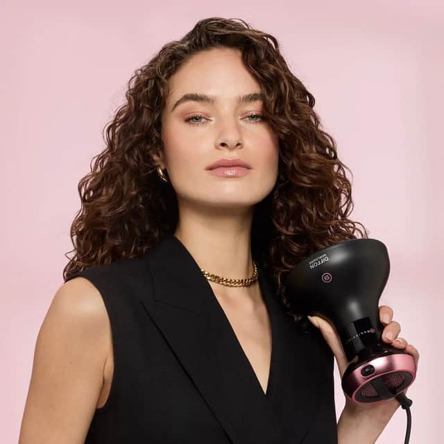 The Bellissima Italia Diffon Worldwide has been designed with travel in mind, combining a lightweight design with dual voltage so I can take my favourite curly hair tool abroad.