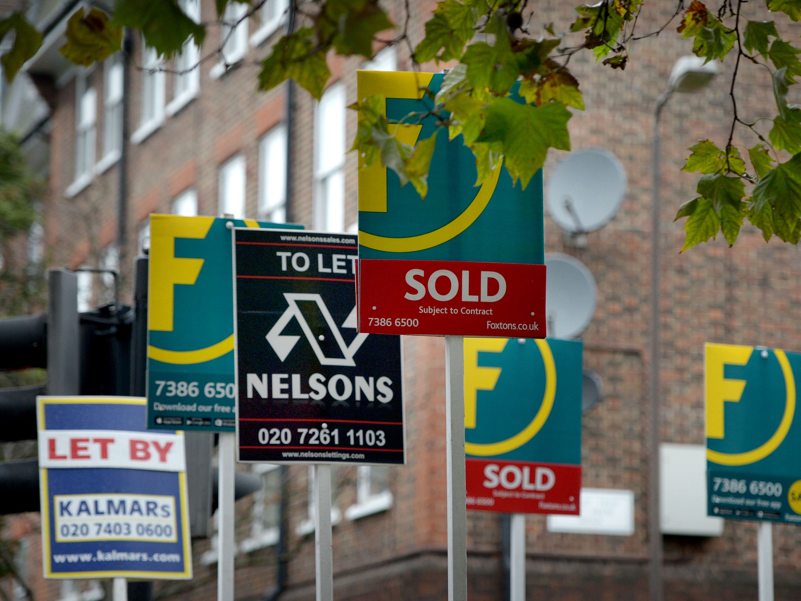 Buying and selling a home at the same time? 9 expert tips to help you move