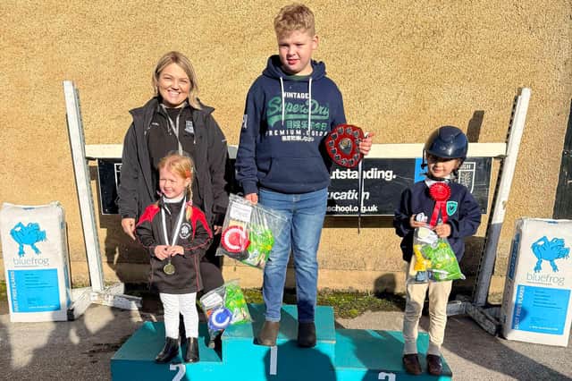 Starter Stakes winners pictured with Samantha Thompson. Missing from the photo is Olivia Marecheaux. SU0444CD26