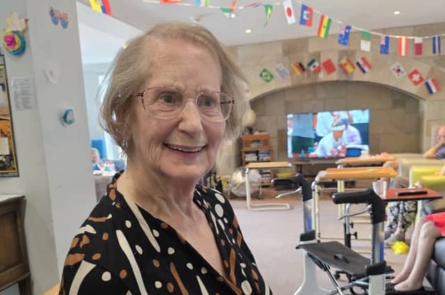 Ann Simpson, 86, recalled listening to Vera Lynn’s “We’ll Meet Again” on the radio, which helped take people’s minds off the heat.