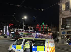 Officers cordoned off Edinburgh's Princes Street, after a suspicious bag was found. (Photo credit: Bill Buchanan)