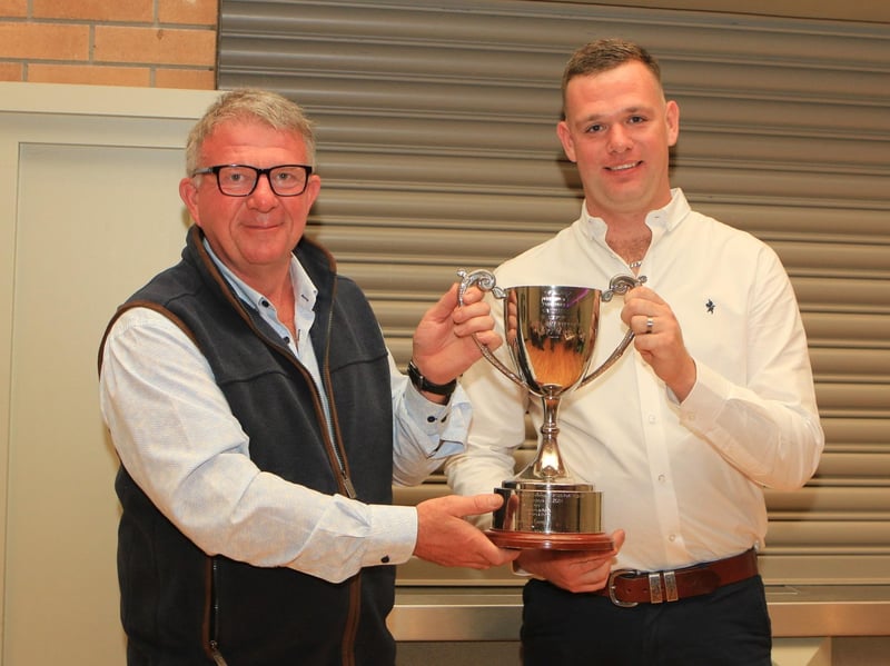 Trevor Wylie presenting the SH Watterson Perpetual Cup for the highest priced bull winner to Ryan Gilmour for Gillview Ranger.
