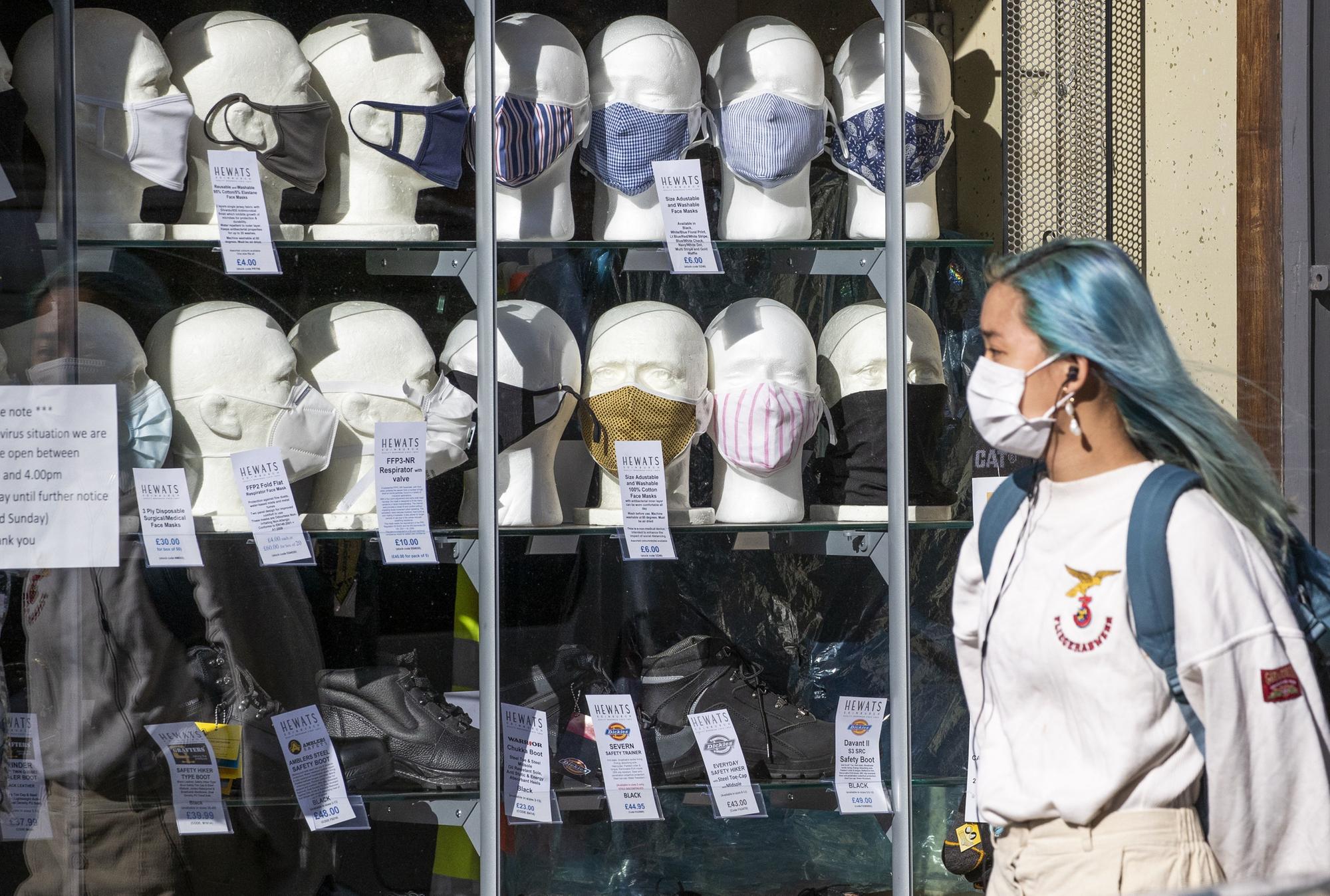 Covid: experts urge public to wear masks again as a new Covid wave has begun