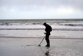 Discover the best Christmas gifts for metal detectorists, from hand warmers and finds bags to pinpointers and premium detectors