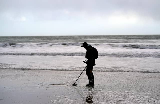 Discover the best Christmas gifts for metal detectorists, from hand warmers and finds bags to pinpointers and premium detectors