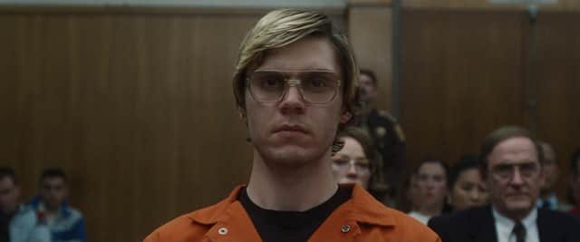 Evan Peters star as notorious serial killer Jeffrey Dahmer in this 10-episode horror drama.
