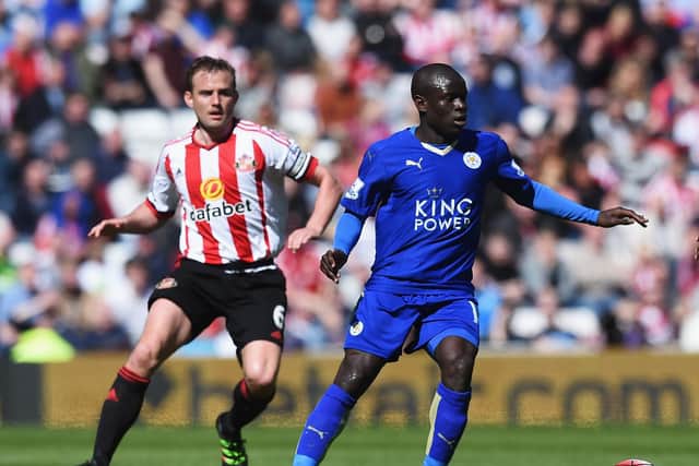 Ngolo Kante of Leicester City is watched by Lee Cattermole of Sunderland during the Barclays Premier League match between Sunderland and Leicester City at the Stadium of Light on April 10, 2016 in Sunderland, England.  (Photo by Michael Regan/Getty Images)