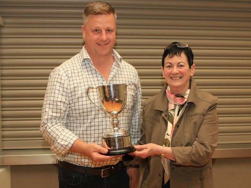 Ruth Montgomery, Clogher Valley Show secretary, presenting Neil McIlwaine with the Irwin’s Feed Perpetual Cup for best Junior Bull for Corrick Spartan.