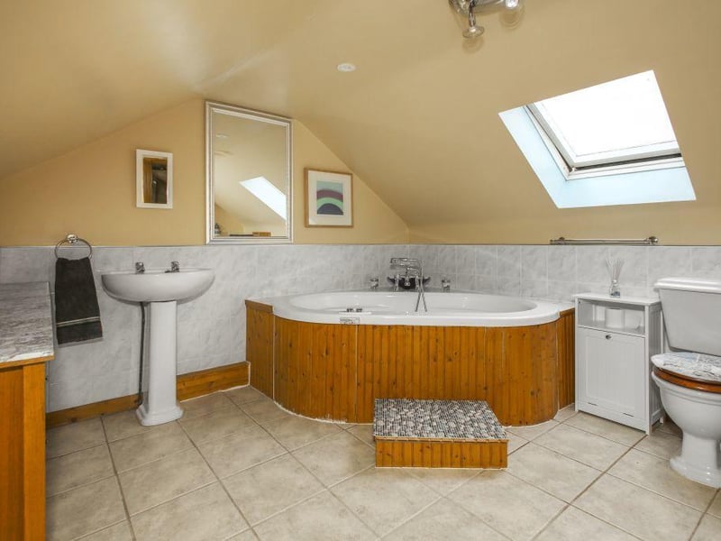 Bathroom (upper level).