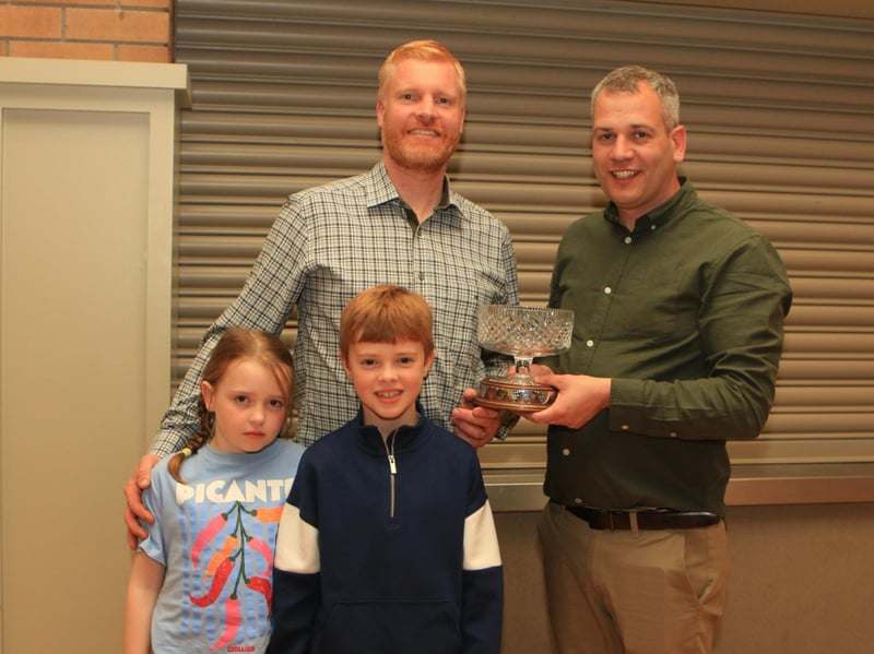 Danske Bank Reserve Male of the Year Crystal Bowl winner went to Lisglass Showman, from Leslie and Christopher Weatherup. Pictured are Christopher Weatherup and his kids Archie and Rita with chairman Shane McDonald.
