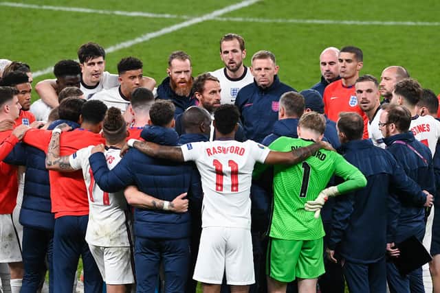 Gareth Southgate, Head Coach of England speaks to his players and staff during a team huddle prior to the penalty shoot out during the UEFA Euro 2020 Championship Final between Italy and England at Wembley Stadium on July 11, 2021 in London, England. (Photo by Facundo Arrizabalaga - Pool/Getty Images)