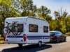 如何拖曳大篷车或拖车:如何检查拖曳能力，执照限制，速度限制和英国法律